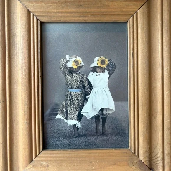“Girlfriends” - two adorable girls in vintage dresses & hats with sunflowers - Picture 7 of 7